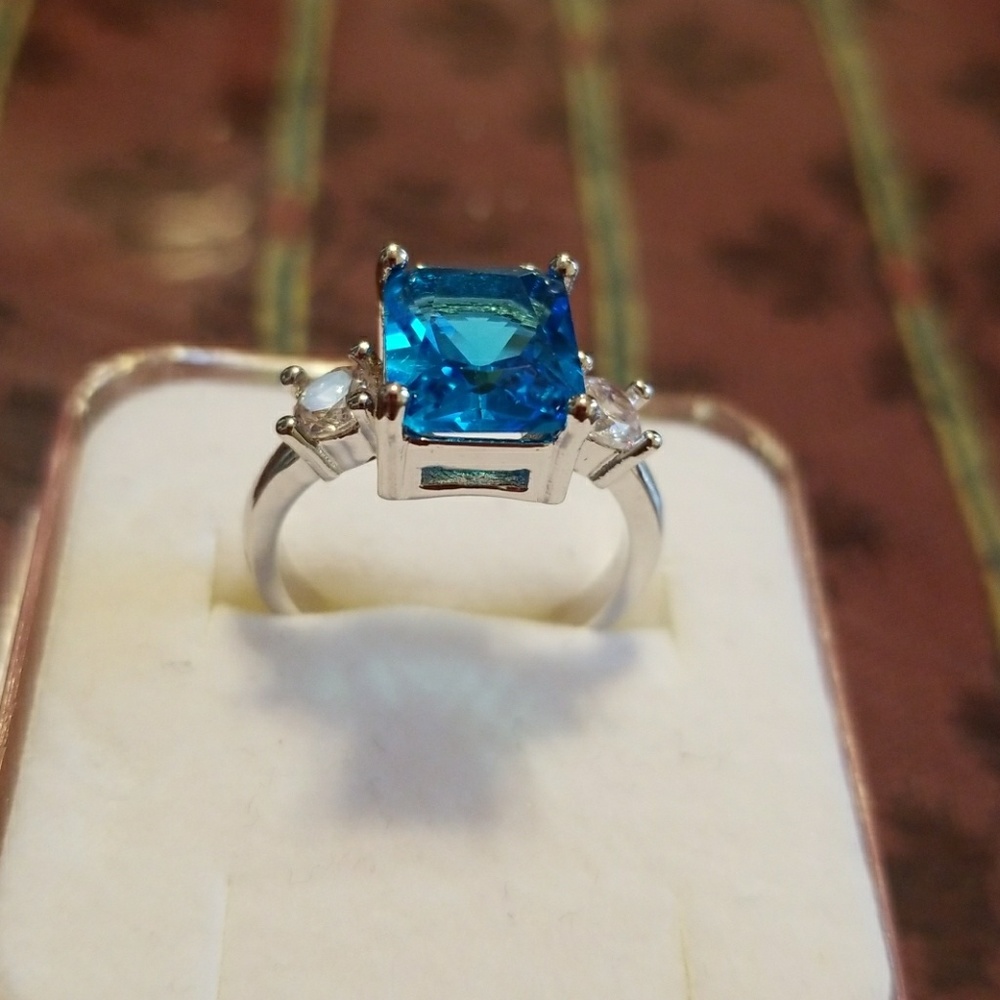 Sterling Silver Blue Topaz Princess Cut Ring - Picture 3 of 8